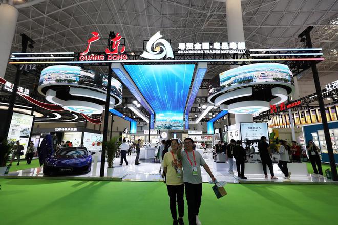 大众新闻联动琼粤桂党媒共觅消博会好物！跨越山海感知消费新风向(图5)