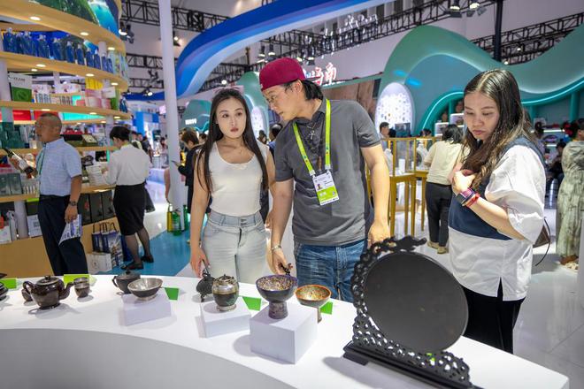 大众新闻联动琼粤桂党媒共觅消博会好物！跨越山海感知消费新风向(图4)